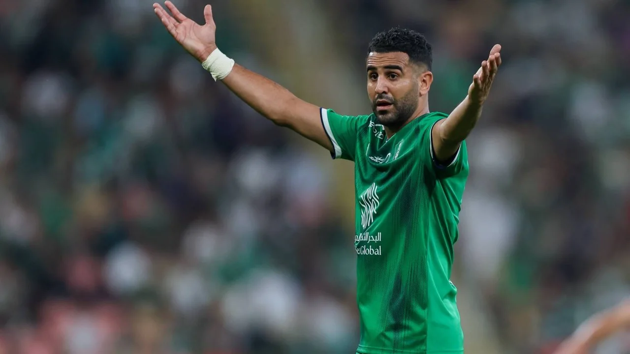 محرز يقود هجوم أهلي جدة أمام النصر في الدوري السعودي